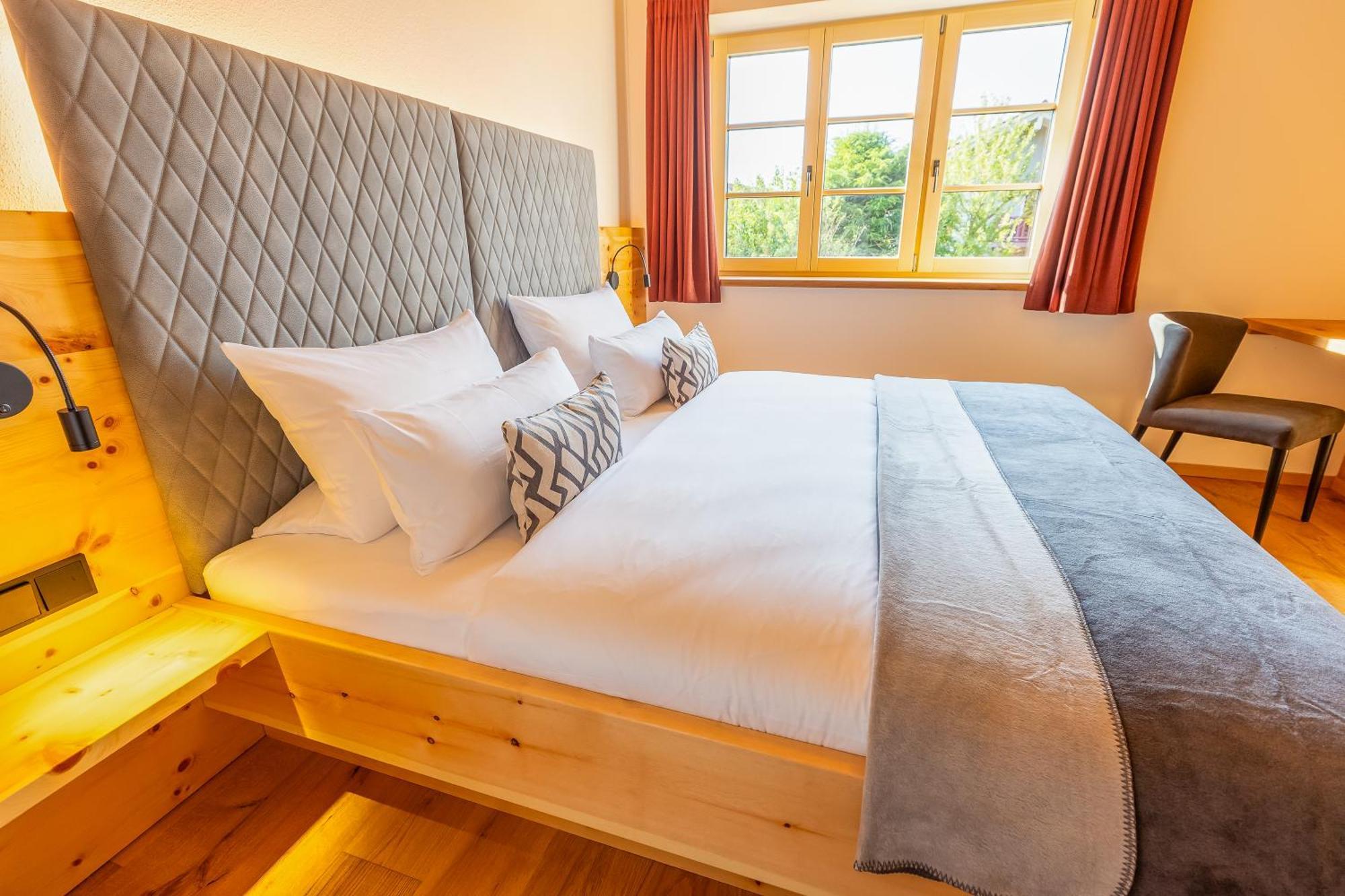 Graf Chiemo Suites - Direkt Am Chiemsee Mit Separatem Seezugang Chieming Exterior foto