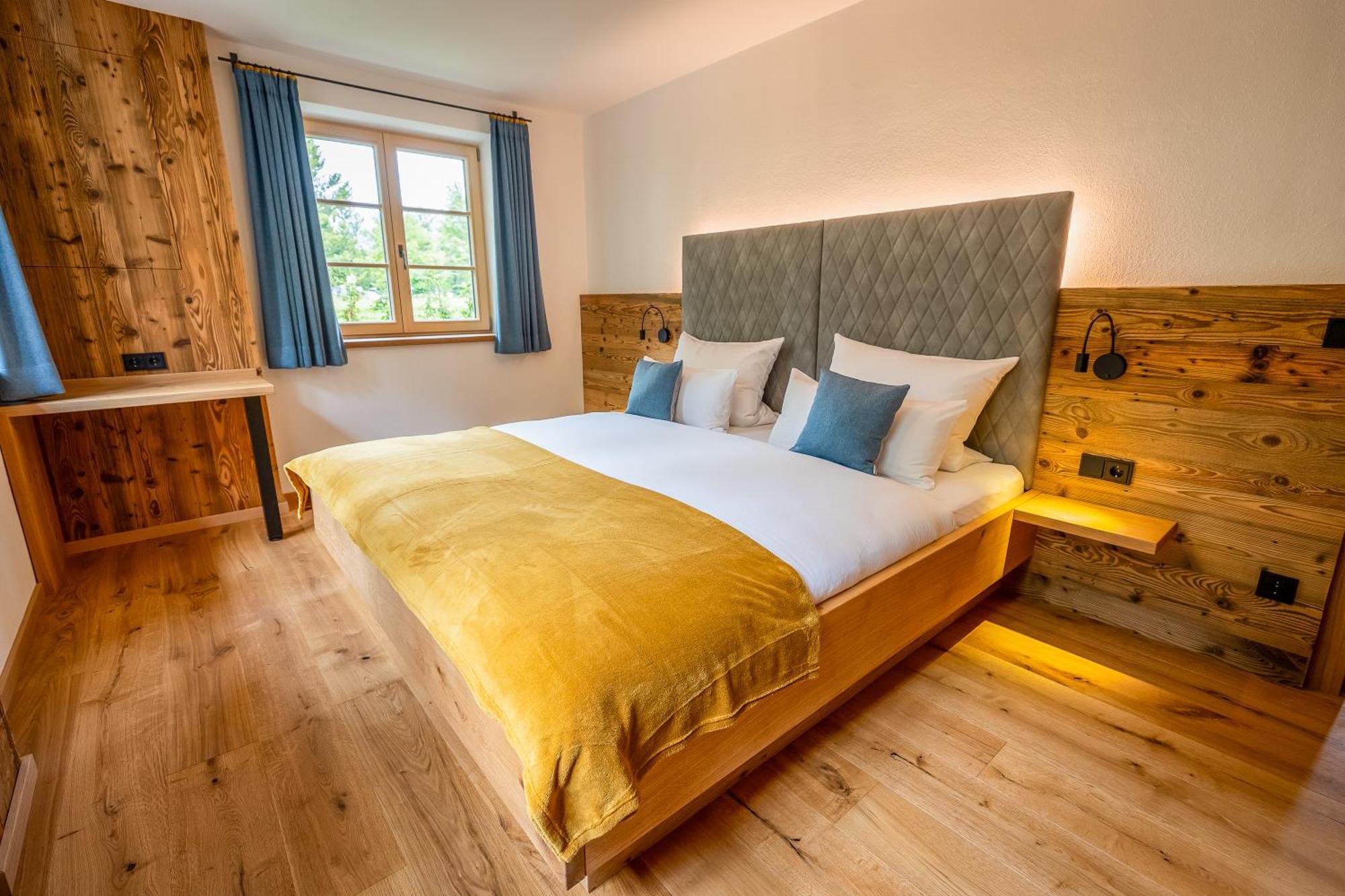 Graf Chiemo Suites - Direkt Am Chiemsee Mit Separatem Seezugang Chieming Exterior foto